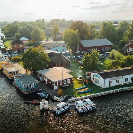 보트호텔 Abenteuer Flusslandschaft - Hausboot Fest Vertaeut In Mecklenburg-vorpommern *