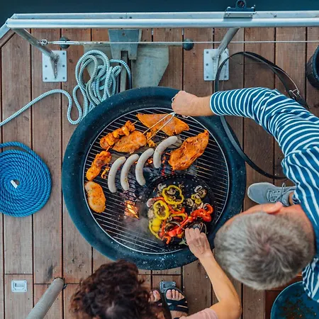 Abenteuer Flusslandschaft - Hausboot Fest Vertaeut In Mecklenburg-vorpommern 안클람
