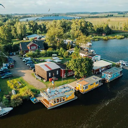 Abenteuer Flusslandschaft - Hausboot Fest Vertaeut In Mecklenburg-vorpommern * 안클람