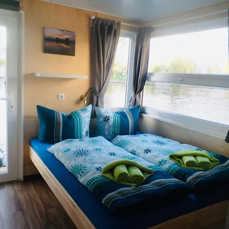 Abenteuer Flusslandschaft - Hausboot Fest Vertaeut In Mecklenburg-vorpommern