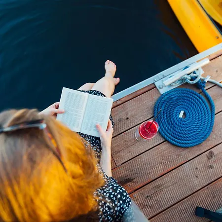 보트호텔 Abenteuer Flusslandschaft - Hausboot Fest Vertaeut In Mecklenburg-vorpommern